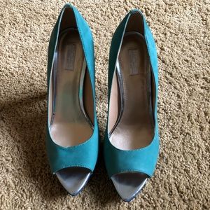 Peep Toe color block pump
